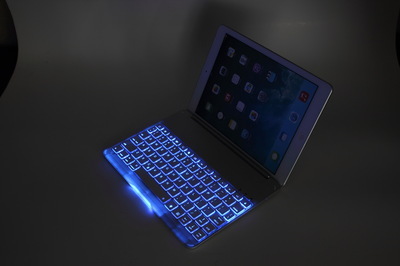 【ipad air背光蓝牙键盘磁吸式智能感应蓝牙键盘智能开光键盘】价格,厂家,图片,苹果数码配件,深圳市义尔杰科技-